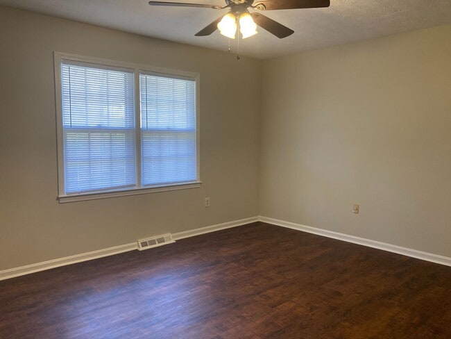 Building Photo - Cozy 3/2 House in East Rome- $1,795