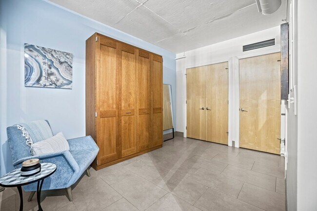 Building Photo - Logan Circle Condo