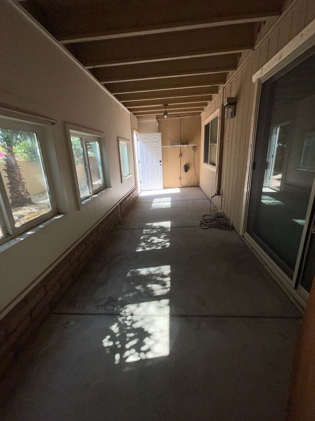 Building Photo - Eastside townhome completely remodeled, he...