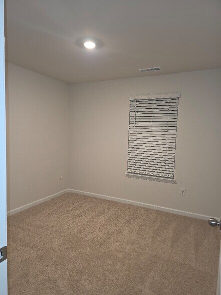 Building Photo - 408 Honeycutt Oaks Dr