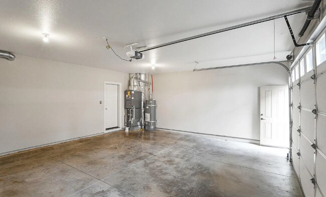 Building Photo - Beautiful and Spacious Single Family Condo in Fantastic NE Salem Location