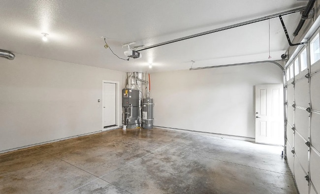 Building Photo - Beautiful and Spacious Single Family Condo...