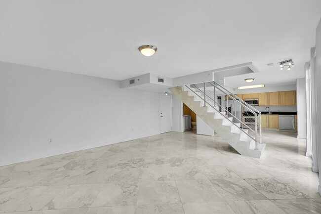 Building Photo - 7600 Collins Ave