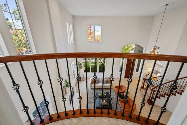 Building Photo - Beautiful home in Serrano. Must See!