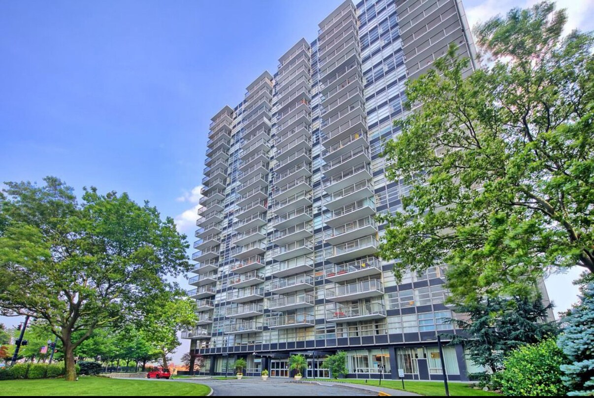 Building Photo - 6050 Boulevard E