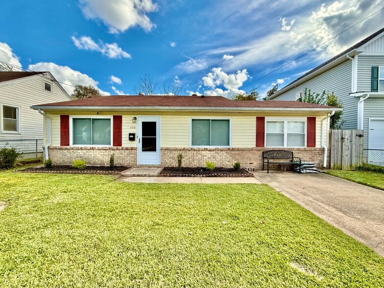 Primary Photo - 733 Mayfield Ave