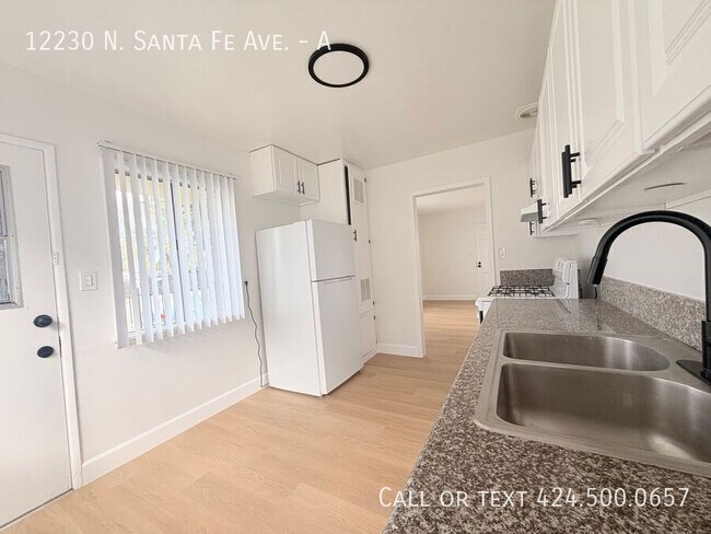 Building Photo - 12230 N Santa Fe Ave