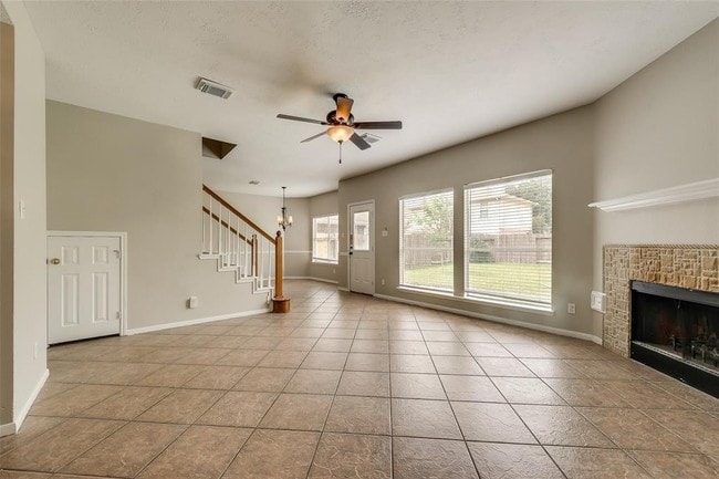 Building Photo - Beautifully updated two-story home in the ...