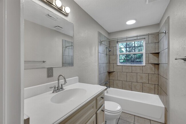 Building Photo - 29806 Lazy Ln