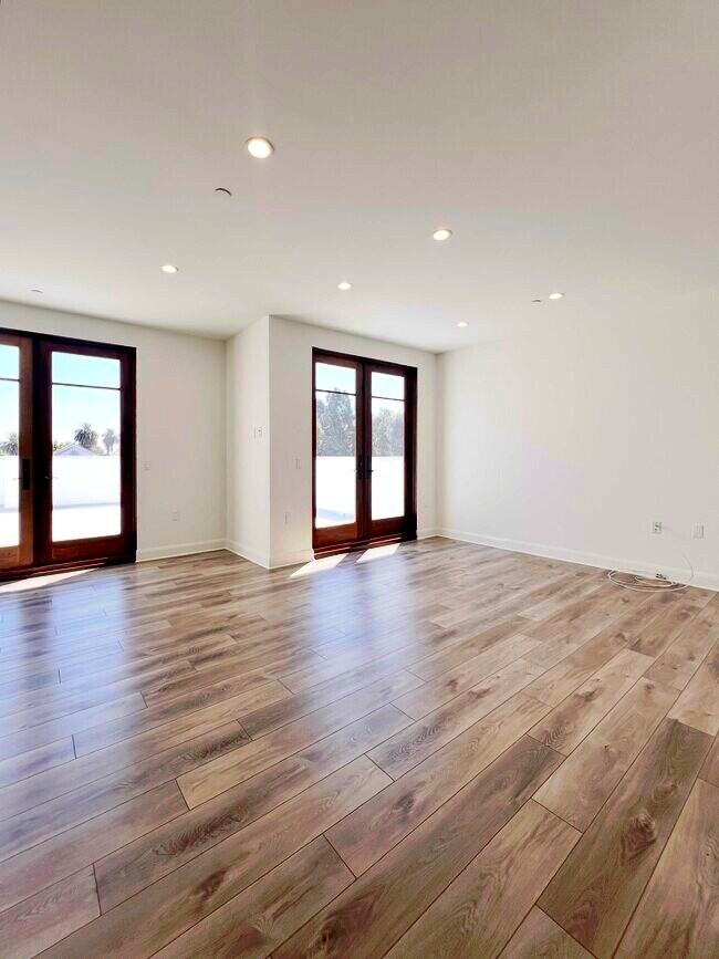 Building Photo - 859 S Lucerne Blvd