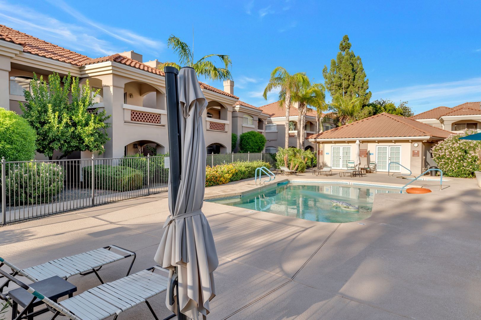 Building Photo - 8653 E Royal Palm Rd