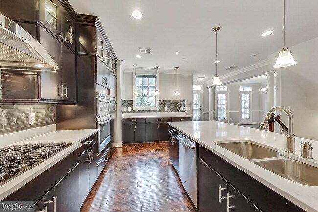Building Photo - 605 Fair Winds Way