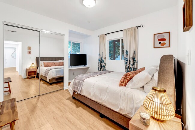 Building Photo - 7700 Oakdale Ave