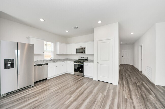 Building Photo - 10306 Valley Vista Dr