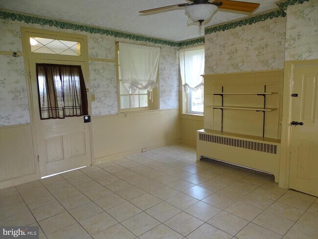 Building Photo - 1410 Gillan Dr