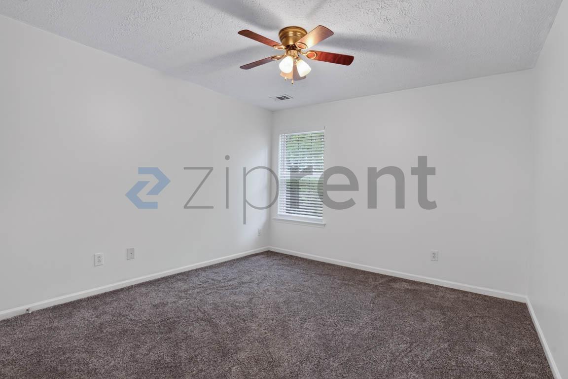 Building Photo - Unit