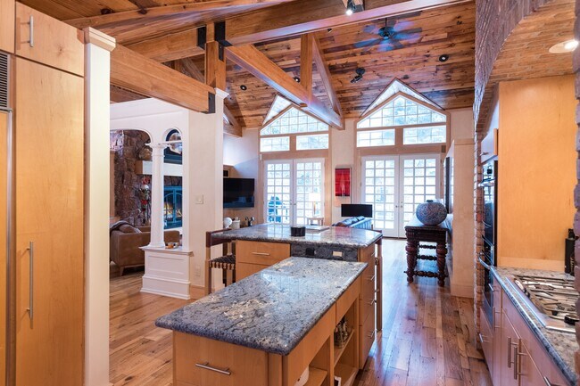 Building Photo - 437 W Smuggler St