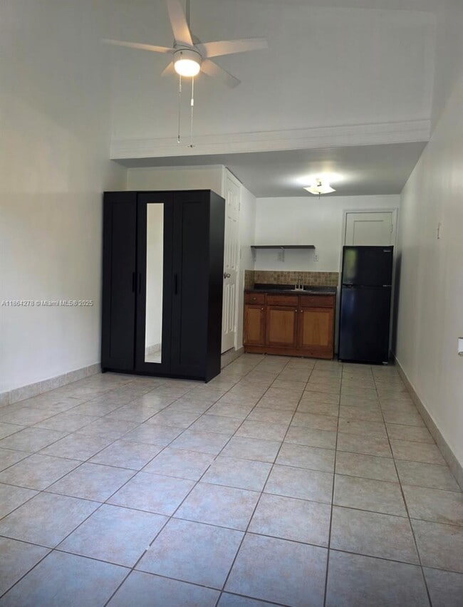 Building Photo - 1100 SW 3rd St