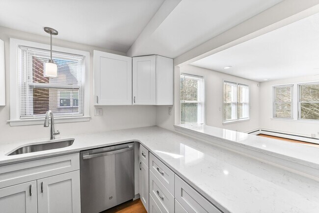 Building Photo - 709 Morgan Ave