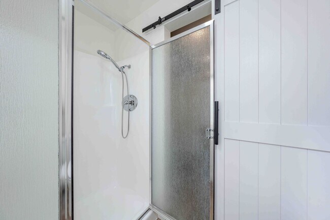 Building Photo - Spacious Elegance in the Heart of Irvine