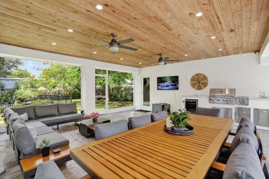 Building Photo - 600 NE 4th St