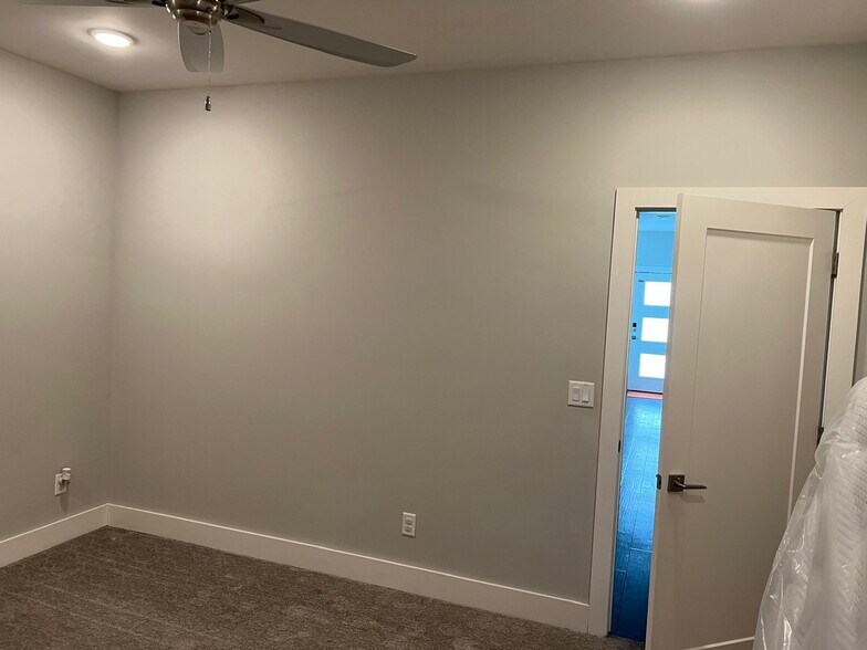 Building Photo - 1 N Desoto Pl