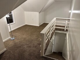 Building Photo - 1339 Clifford Ave