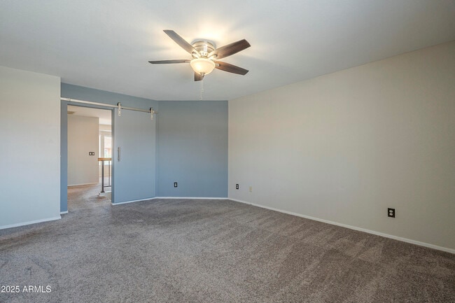 Building Photo - 2340 W Myrtle Dr
