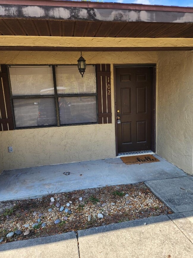 Building Photo - 1014 NW Lake City Ave