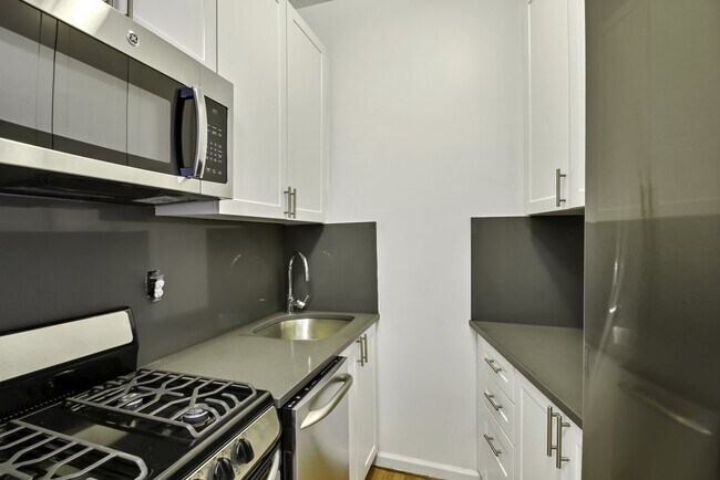 Primary Photo - 876 Lexington Ave