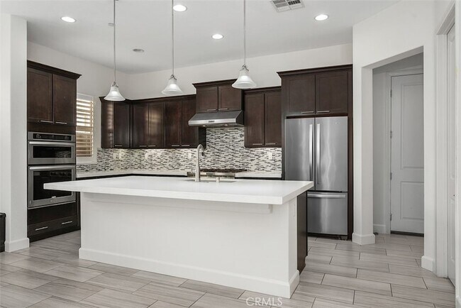 Building Photo - 154 Pavilion Park