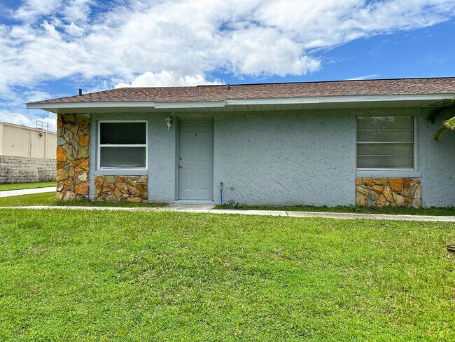 Primary Photo - 1476 Temple Dr