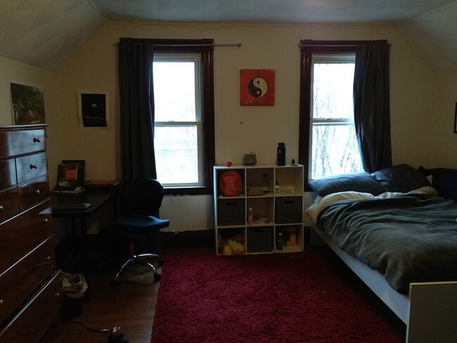 Another Large Bed Room - 42 Bromfield Rd