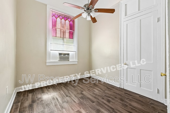 Building Photo - 2332 Ursulines Ave