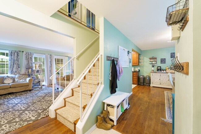 Building Photo - This 3 Bed 2.5 Bath Burke, VA Townhome is a Must See!