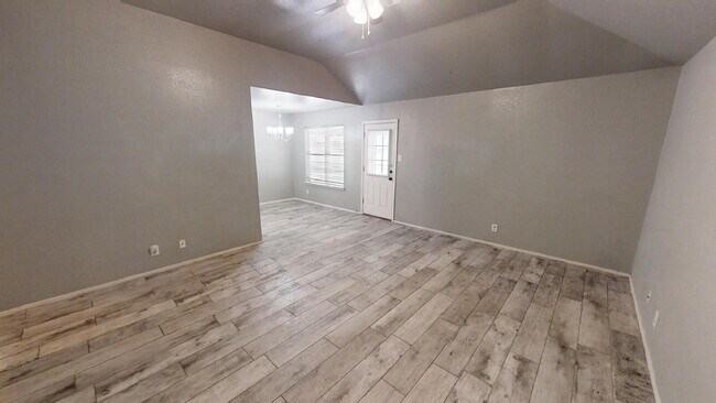 Building Photo - Welcome to your next home!