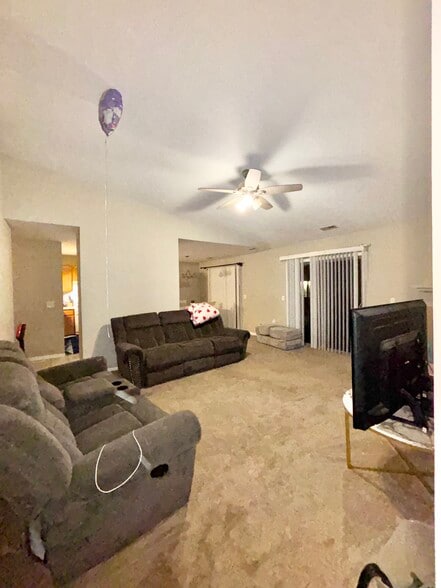 Primary Photo - 300 Woodridge Cir