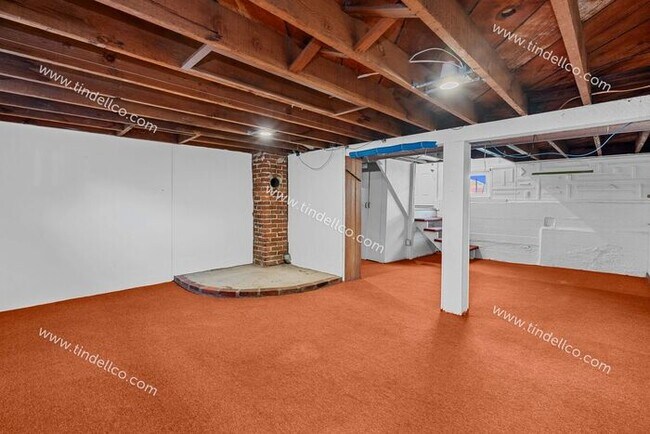 Building Photo - Charming 2-Bedroom + Bonus in University P...