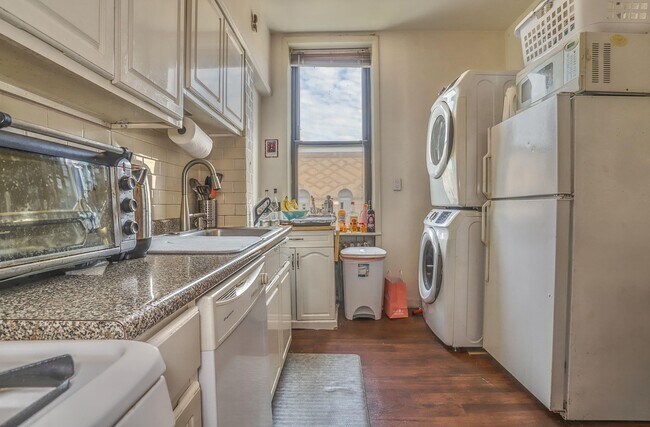 Primary Photo - 1131 Washington St