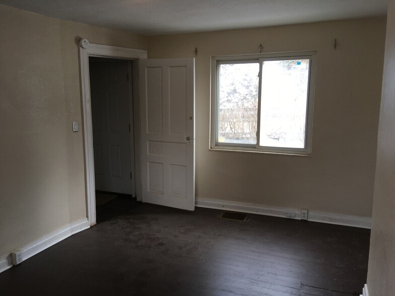 Building Photo - 4561 Mt Troy Rd