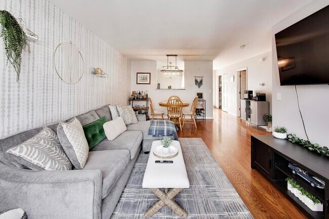 Building Photo - 590 Triumph Ct