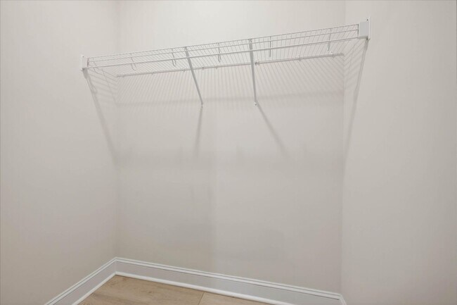 Building Photo - 4 Bedroom Pet Friendly Home For Rent with Club House, Comm. Pool, & Comm Gym Access!