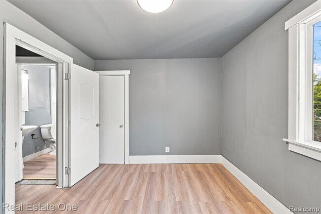 Building Photo - 15401 Littlefield St