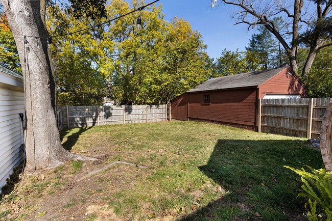 Building Photo - Updated Home in Grand Rapids