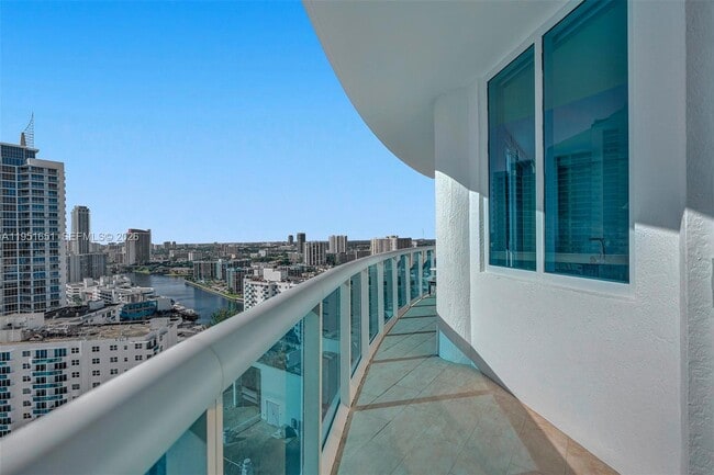 Building Photo - 2711 S Ocean Dr