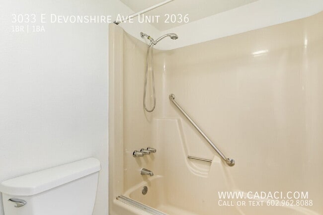 Building Photo - 3033 E Devonshire Ave