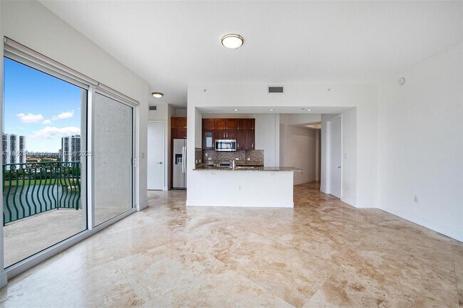 Building Photo - 20000 E Country Club Dr