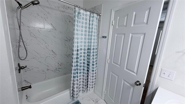 Building Photo - 456 Knollwood Dr