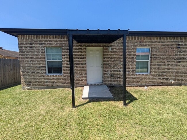Building Photo - 2925 Pecos St