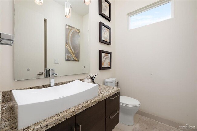 Building Photo - 22 Toronto Ave